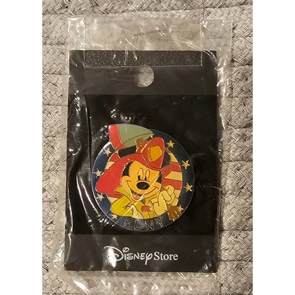 Disney Store NYC FDNY‎ & NYPD Mickey Mouse Enamel Pin Set of 2